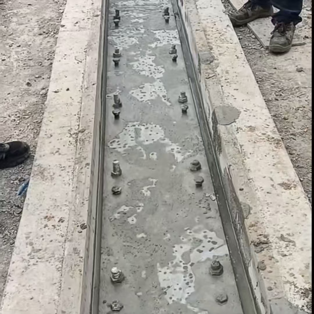 泸水港口码头起重机龙门吊重型机械设备稳固用早强快凝轨道胶泥
